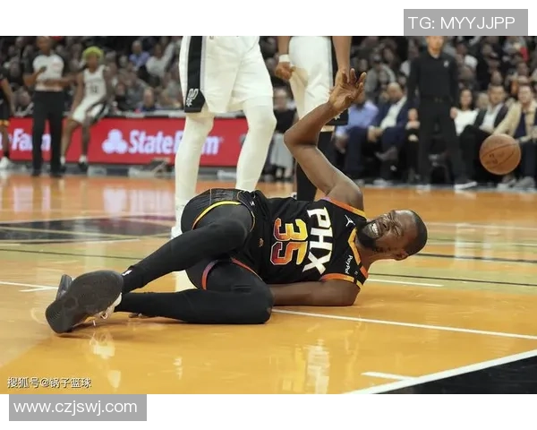 雷霆与骑士激战正酣双方球员表现精彩纷呈引发球迷热议 雷霆与骑士激战正酣双方球员表现精彩纷呈引发球迷热议