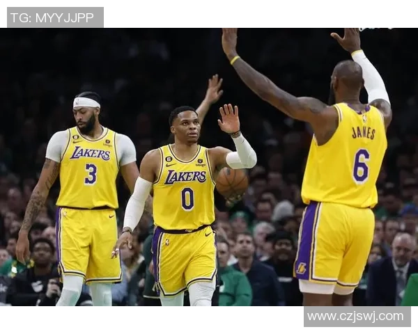 布鲁克洛佩斯:从NBA巨星到篮球战术大师的华丽转身 布鲁克洛佩斯:从NBA巨星到篮球战术大师的华丽转身